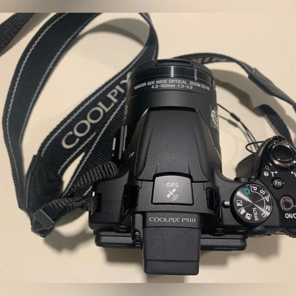 Nikon COOLPIX P510 16.1 MP Digital Camera - 42x Optical Zoom, Full HD + Case